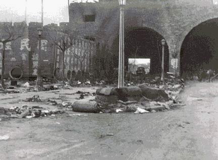 图文：日军车辆侵占南京后从尸体上碾过