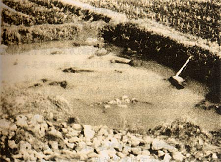 图文：中国士兵遭杀害后又被日军扔进水塘